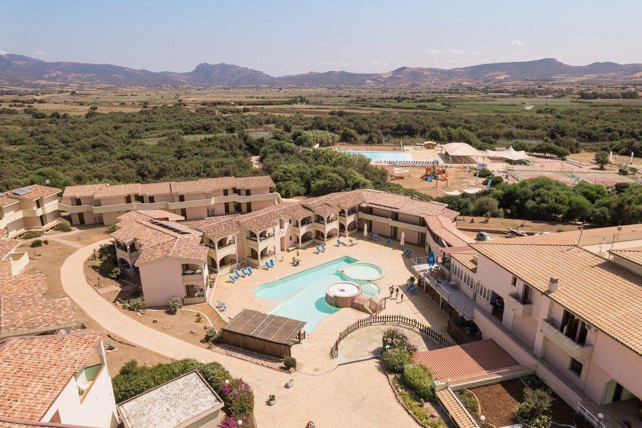 Baia Delle Mimose Aparthotel Badesi Exteriör bild