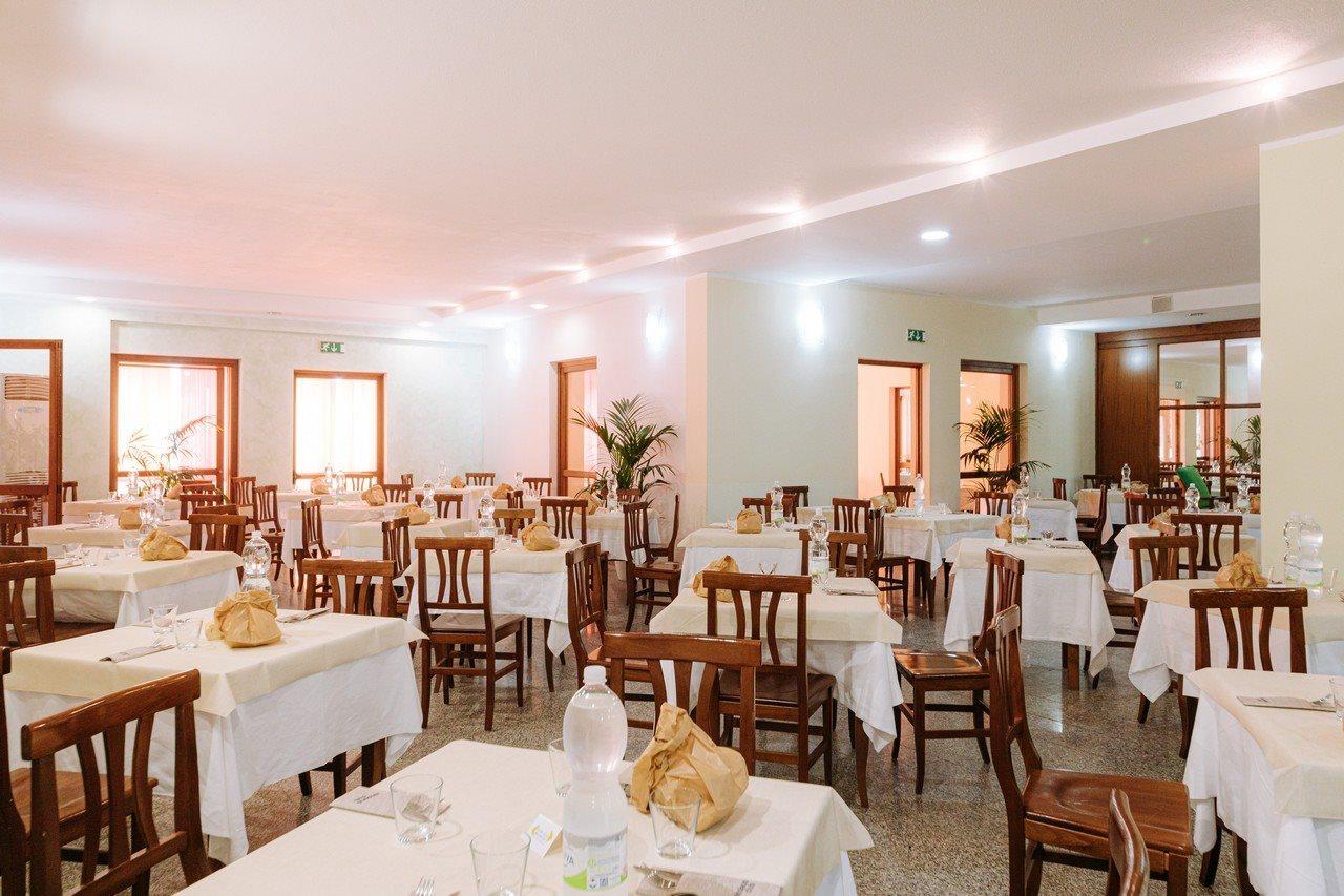 Baia Delle Mimose Aparthotel Badesi Exteriör bild