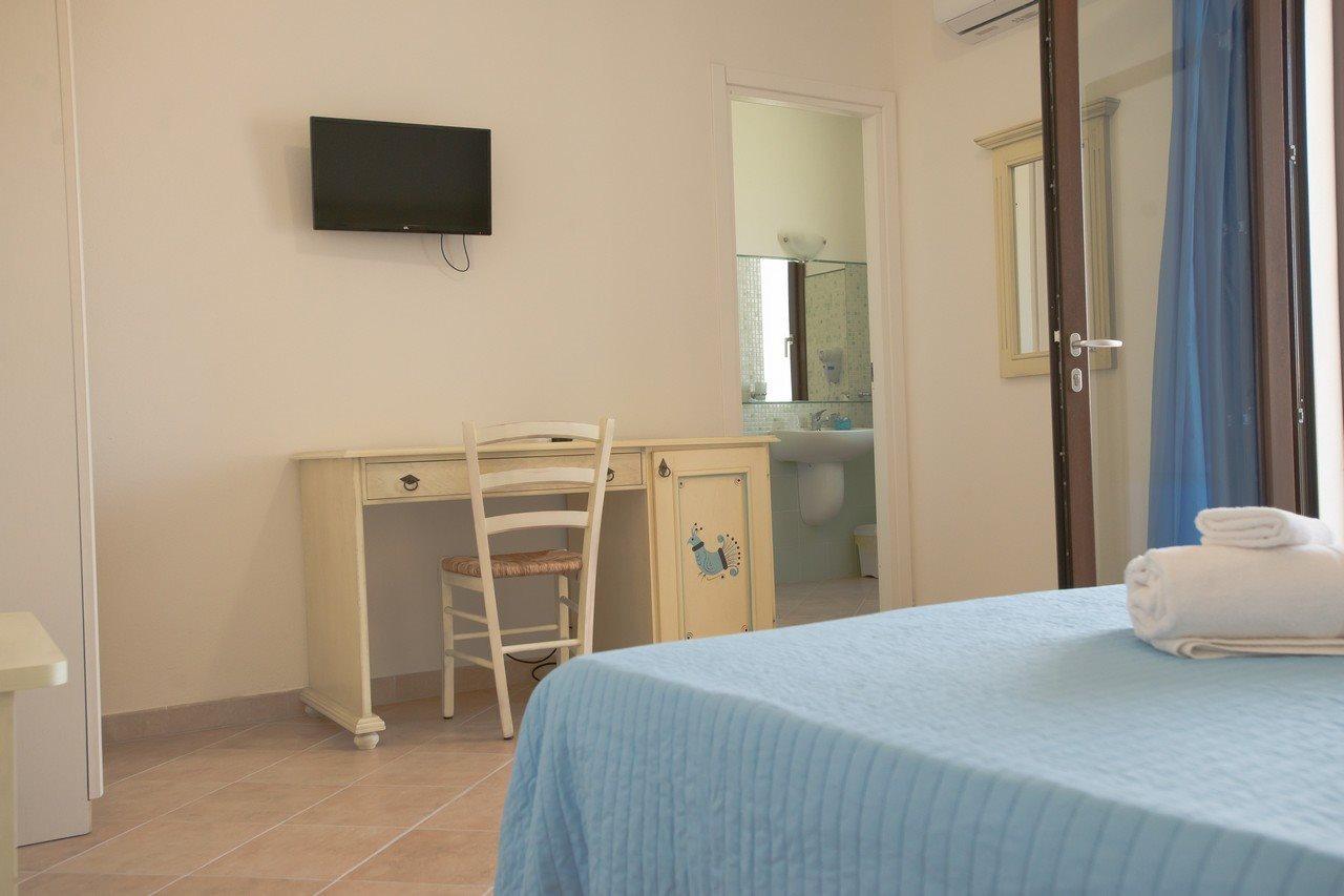 Baia Delle Mimose Aparthotel Badesi Exteriör bild