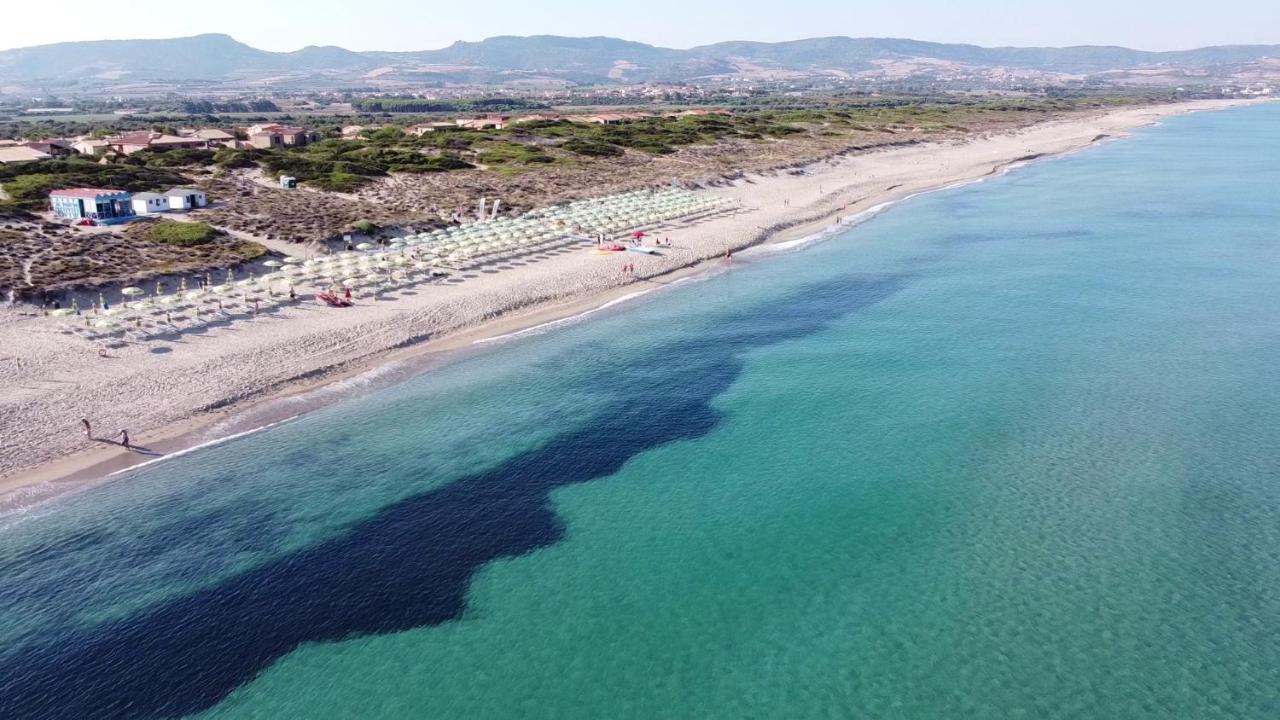 Baia Delle Mimose Aparthotel Badesi Exteriör bild