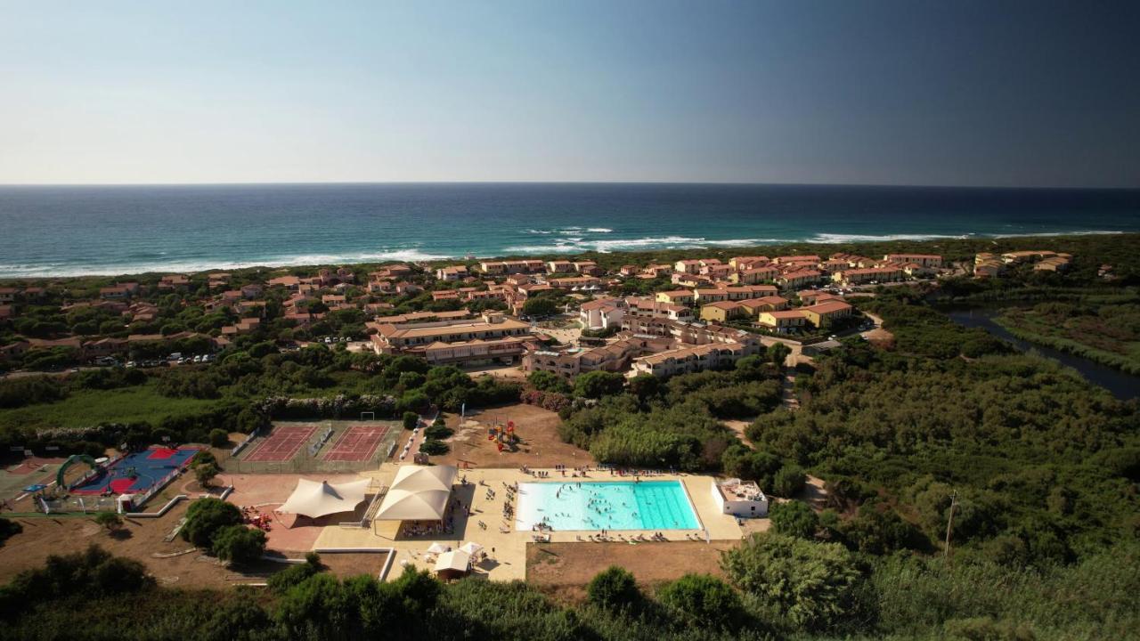 Baia Delle Mimose Aparthotel Badesi Exteriör bild