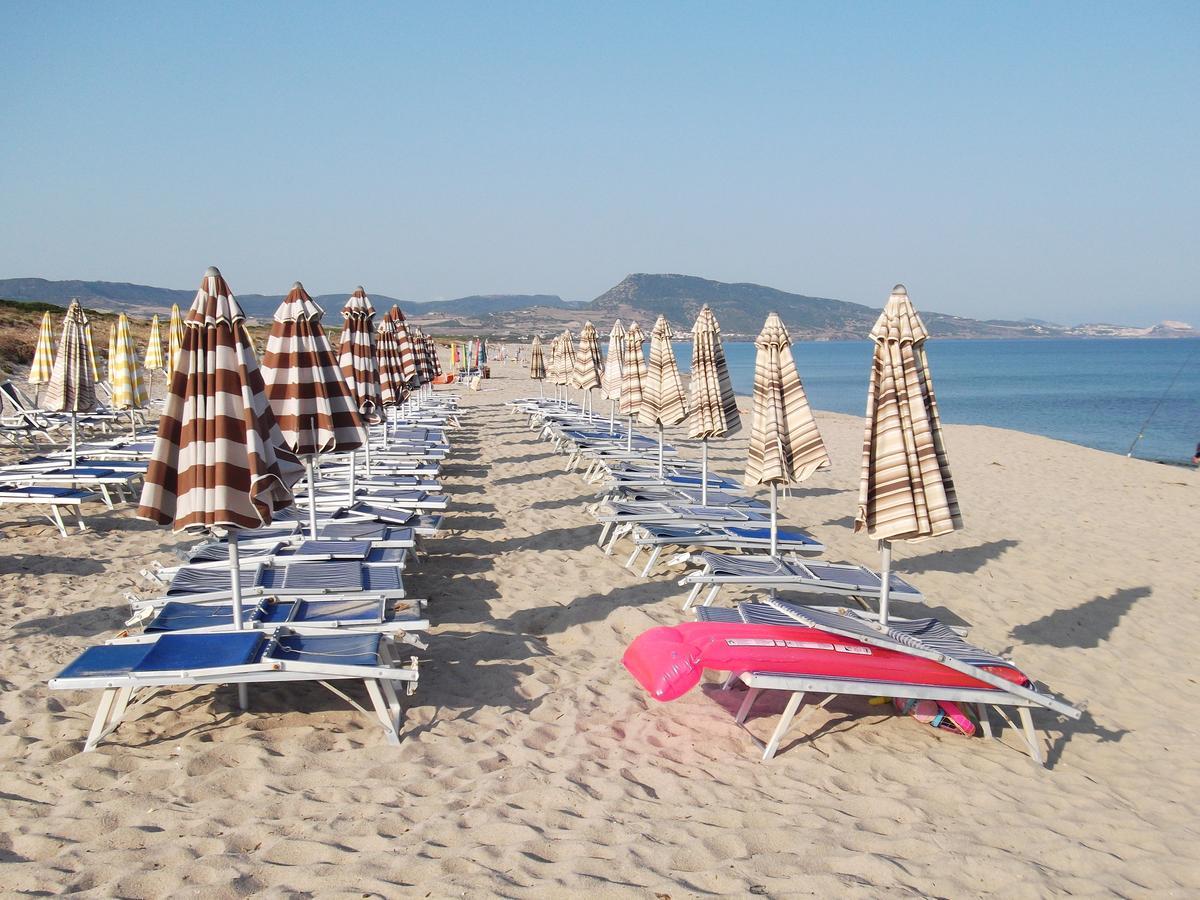 Baia Delle Mimose Aparthotel Badesi Exteriör bild