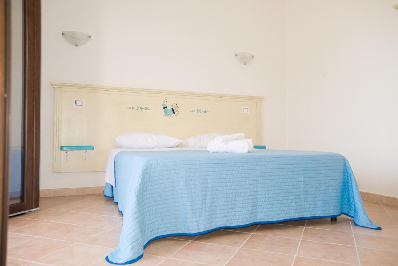 Baia Delle Mimose Aparthotel Badesi Exteriör bild