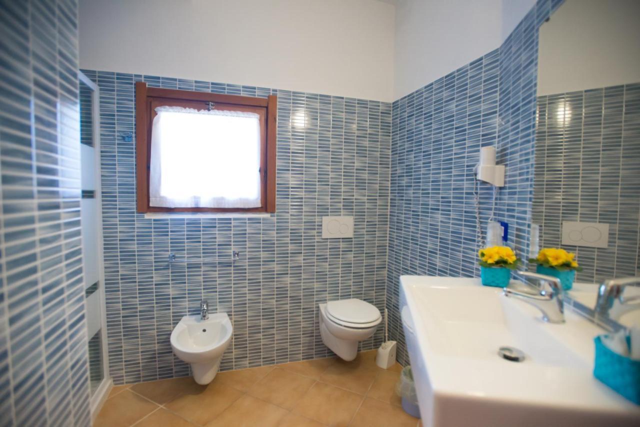 Baia Delle Mimose Aparthotel Badesi Exteriör bild